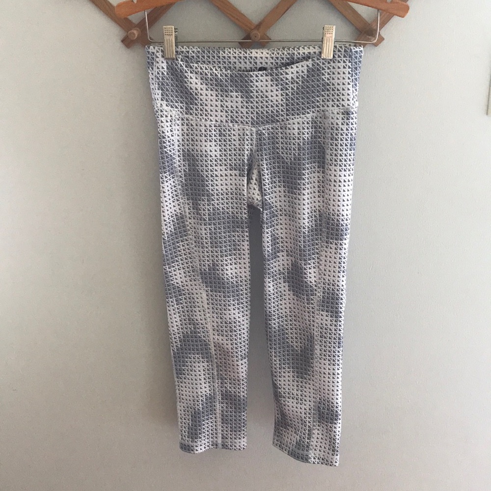 Women’s cropped active yoga pants